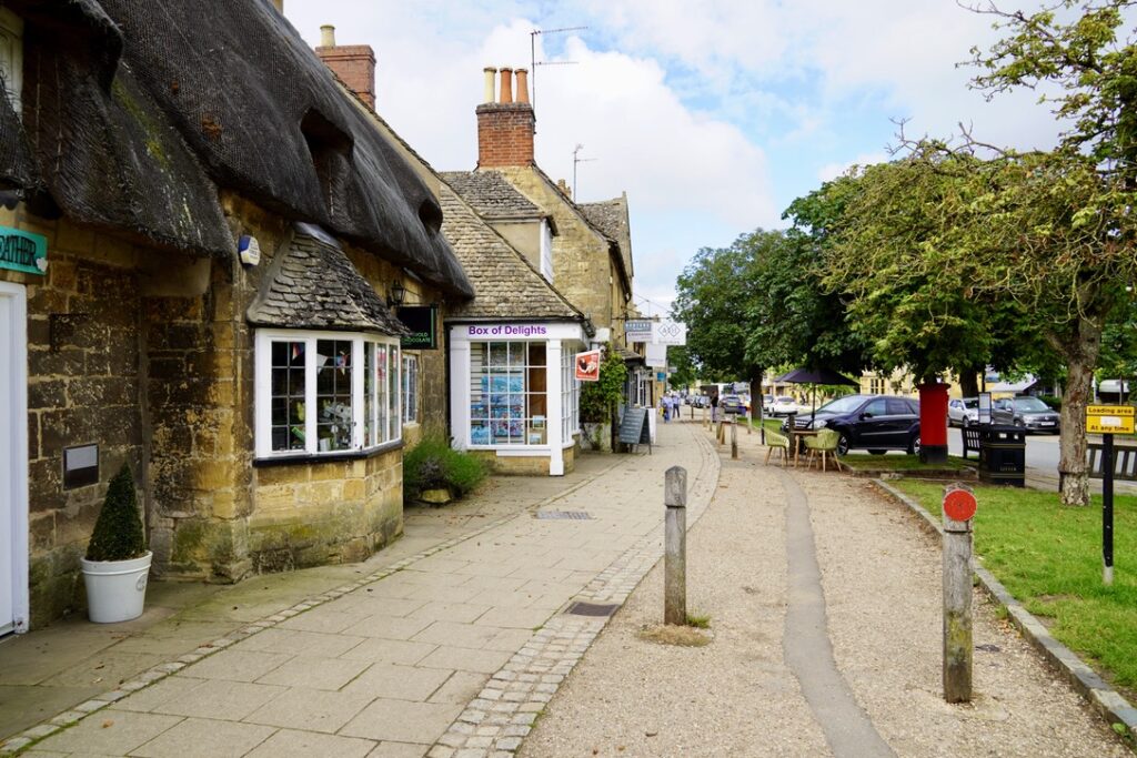 Shops along Broadway's High Street, offering some of the nicest stores in all of the Cotswold Villages