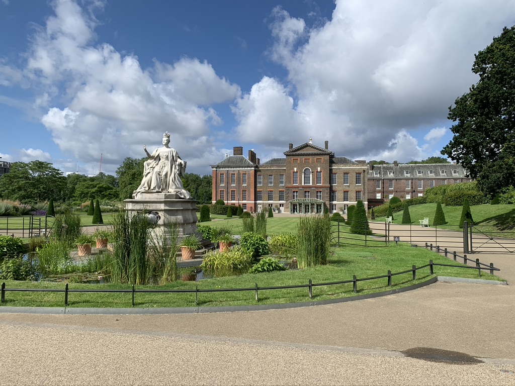 Kensington Palace tour entrance in Hyde Park