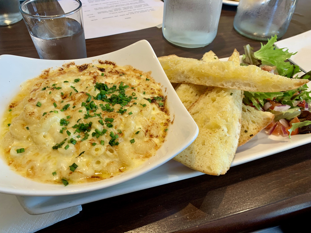 The Uig Hotel Restaurant was a great lunch stop while on the Isle of Skye. I enjoyed the mac and cheese meal, which was gourmet and delicious