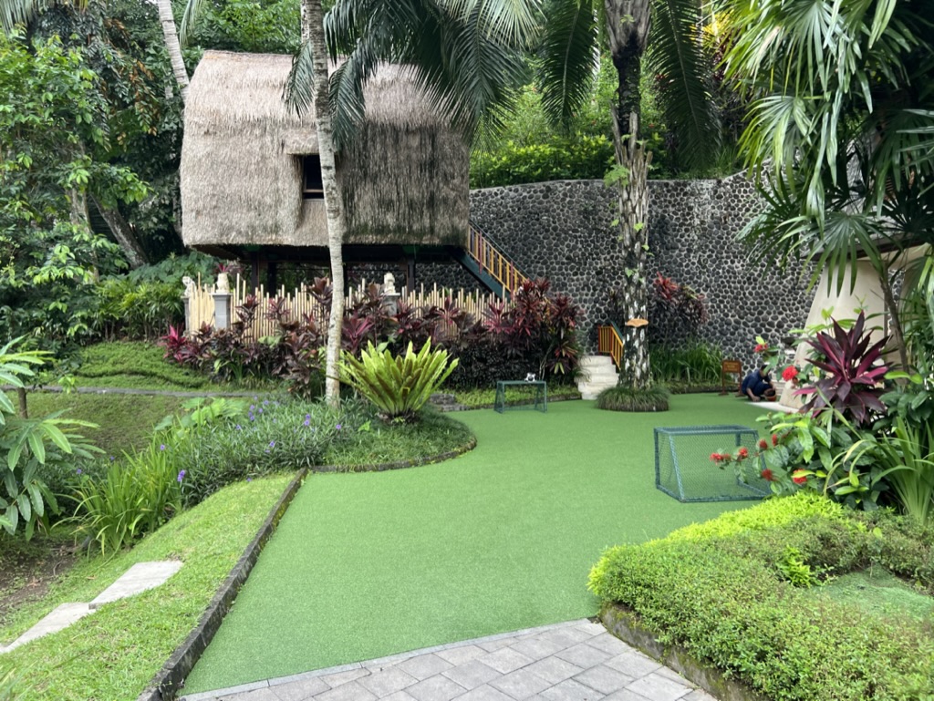 The Four Seasons Resort Bali at Sayan includes a fun kids club that has a treehouse and outdoor play areas!